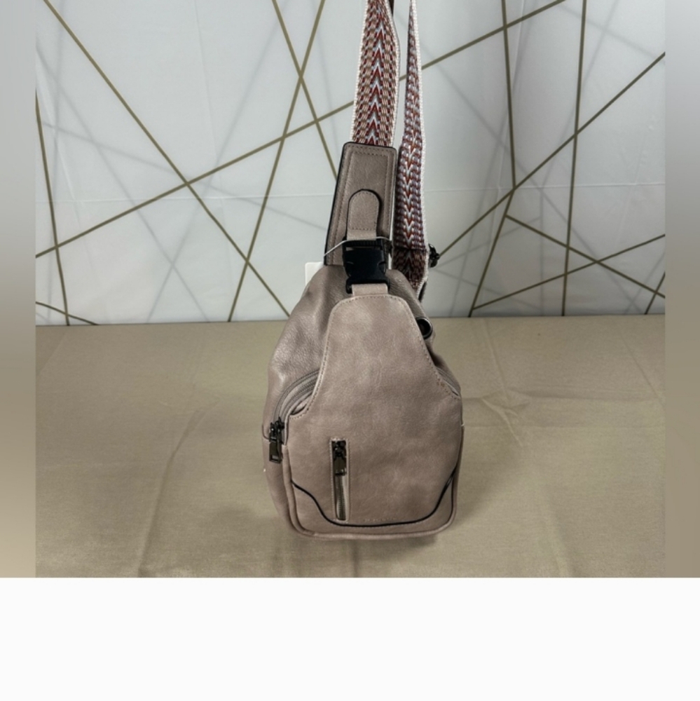NWT MROEDE Crossbody/ Slingpack